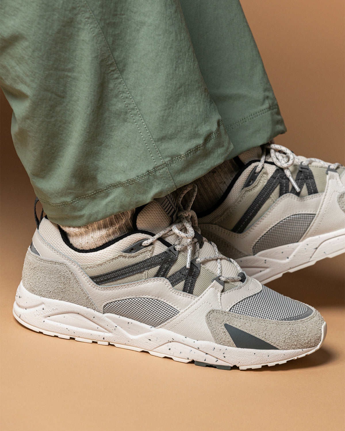 Karhu Fusion 2.0 Foggy Dew / Turbulence F804203 – Behind The Pines
