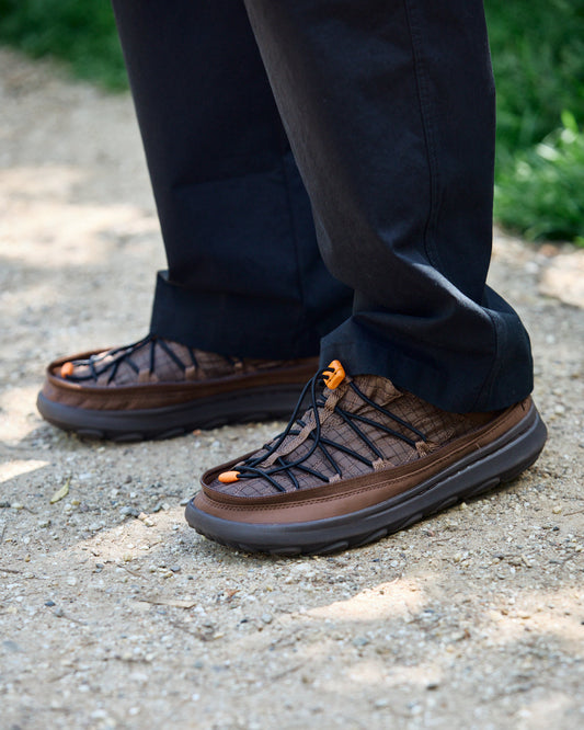 lifestyle shot of the merrel hut moc 2 mole color on feet