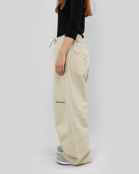 Beyond Medals Park Pants 2L Beige – side view