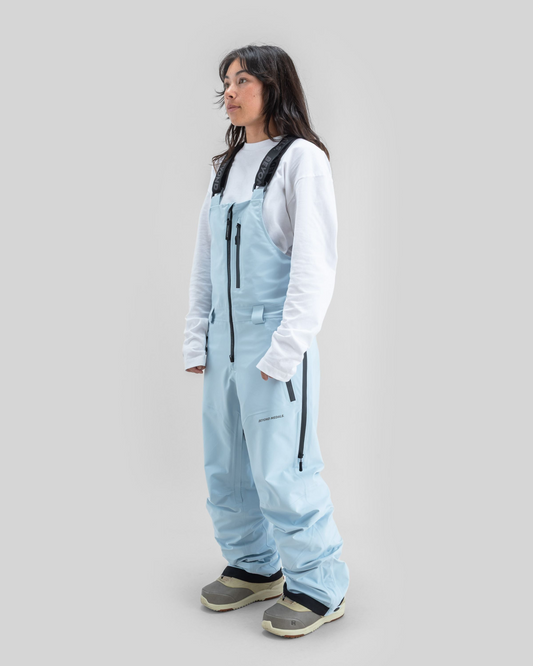 Beyond Medals Tech Bib 2.0 3L Light Blue – three-quarter view