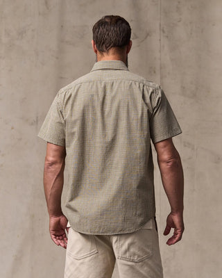 Filson Short Sleeve Chambray Shirt Coffee / Natural model back