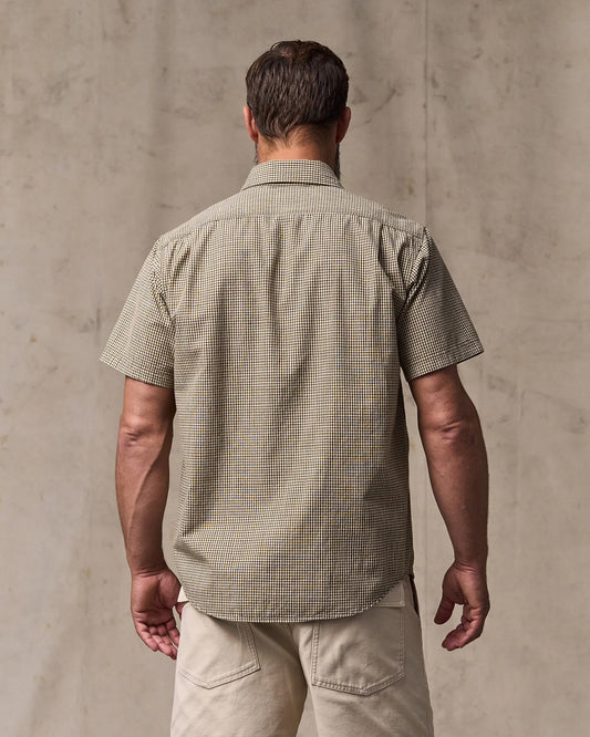 Filson Short Sleeve Chambray Shirt Coffee / Natural model back