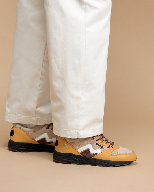 Karhu Aria 95 Oak Buff / White F830113