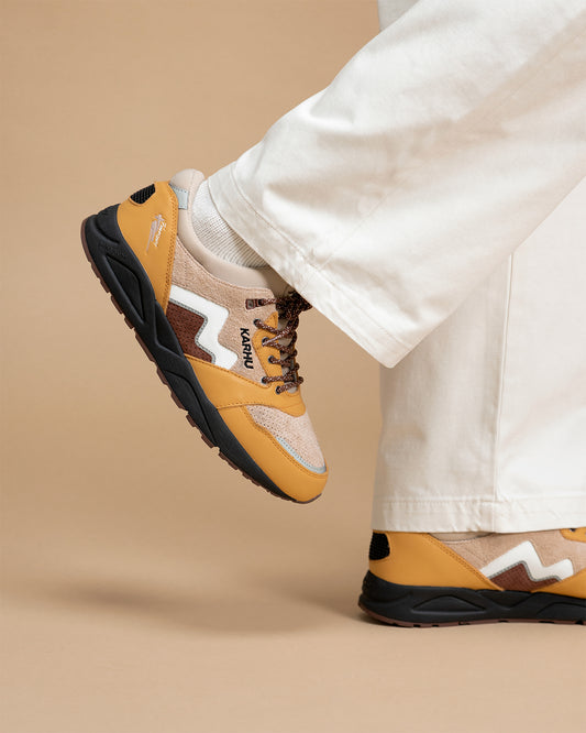 Karhu Aria 95 Oak Buff / White F830113