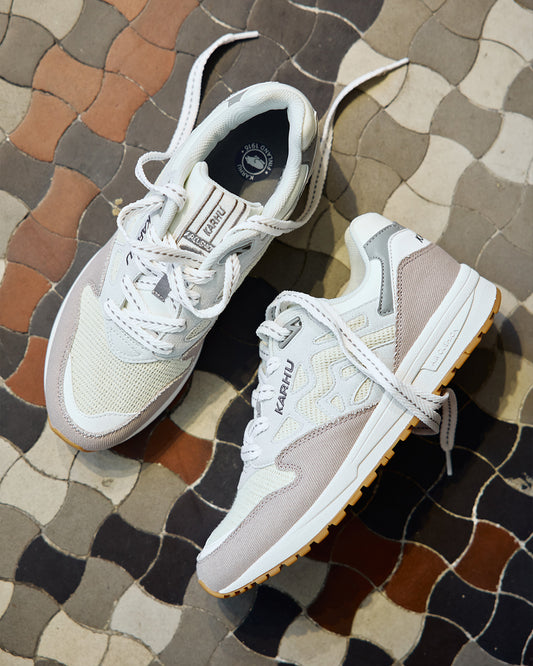 Karhu Legacy 96 Atmosphere / White Asparagus F806091 detail behind the pines