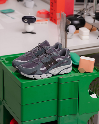 Karhu Super Fulcrum India Ink / Black F860015