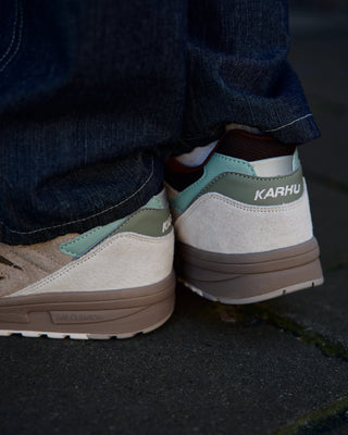 Karhu Legacy 96 White Sand / Beech F806095