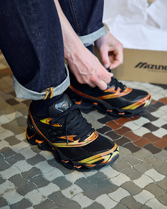 Mizuno Wave Prophecy LS Black Sand / Black / Autumn Sunset detail 1