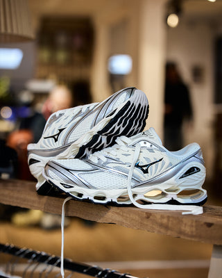Mizuno Wave Prophecy LS Pristine / Black / Silver