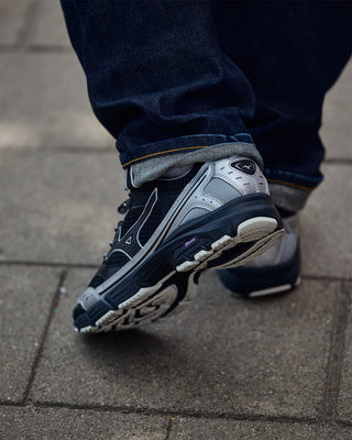 Mizuno MXR Black / Black Sand / Purple Haze D1GA251501