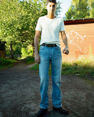 Nudie Jeans Tuff Tony Drift Wood lifestyle outside 1
