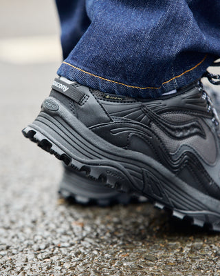 Saucony-Gris-Aura-X-Gore-Tex-Black-sneaker-1