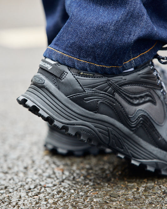Saucony-Gris-Aura-X-Gore-Tex-Black-sneaker-1