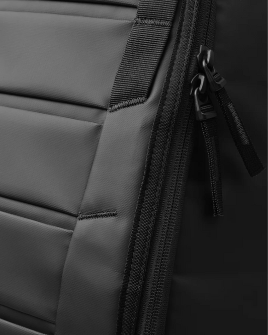 Db Hugger Backpack 25L Black Out