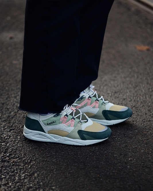 Karhu Fusion 2.0 Darkest Spruce / Cameo Rose F804194
