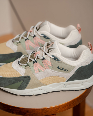 Karhu Fusion 2.0 Darkest Spruce / Cameo Rose F804194