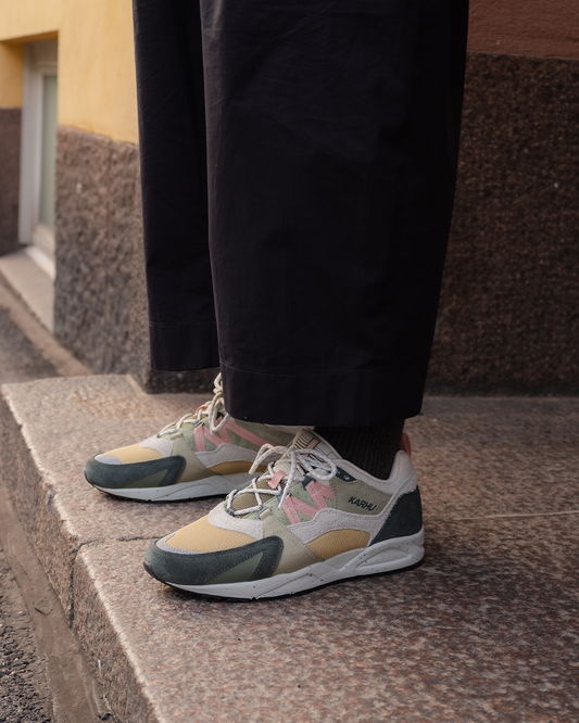 Karhu Fusion 2.0 Darkest Spruce / Cameo Rose F804194