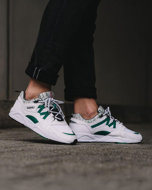 Karhu Fusion 2.0 OG White / Ultramarine Green F804034 lifestyle 2