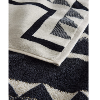 Pendleton Oxbow Spa Towel Black/White – Luxurious OEKO-TEX Cotton Bath Towel