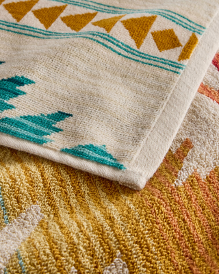 Pendleton Sunset Pass Towel Multi – Luxurious OEKO-TEX Cotton Beach Towel