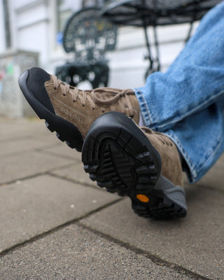 Scarpa Mojito Gore-Tex Dark Rock detail on foot 2