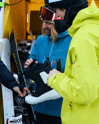 miquel testing the Union Reset Pro White / Black Snowboard Boots 