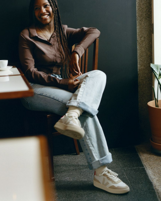 Veja V-90 Leather Extra White Pierre Pekin